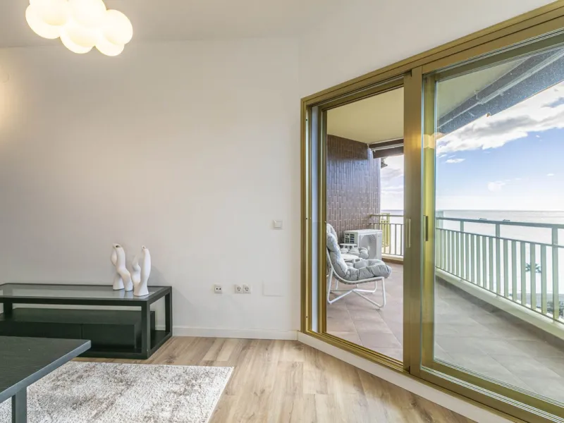 Apartment - Top Floor Apartment в продаже в Fuengirola, Málaga. В доме 1 спален и 1 ванных комнат. Площадь дома 65 м²