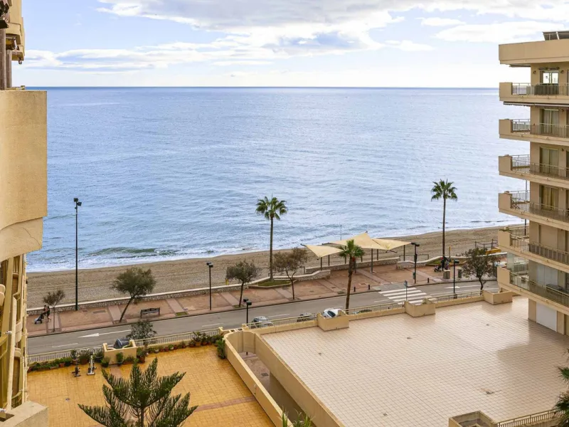 Apartment - Top Floor Apartment в продаже в Fuengirola, Málaga. В доме 1 спален и 1 ванных комнат. Площадь дома 65 м²
