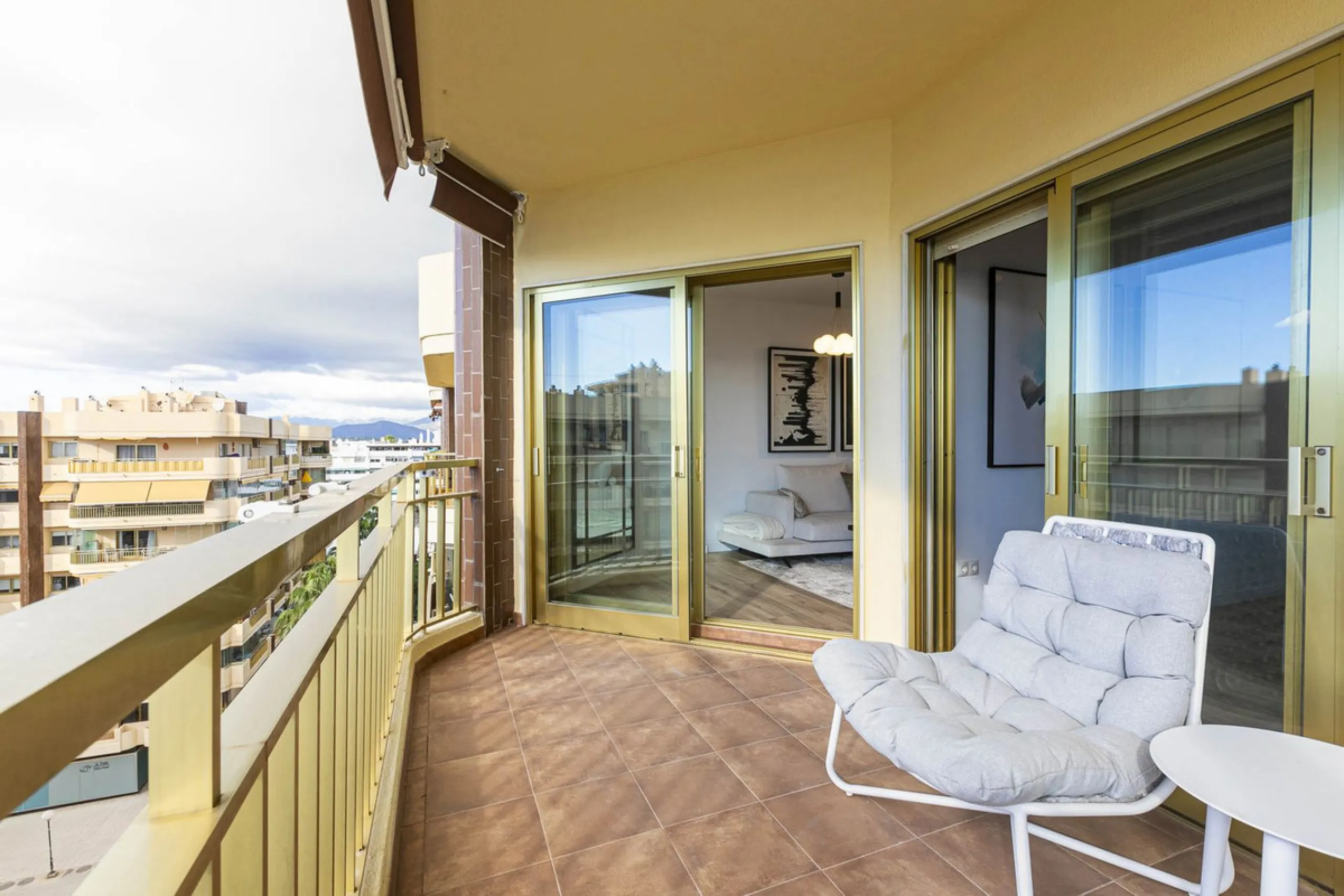 Apartment - Top Floor Apartment в продаже в Fuengirola, Málaga. В доме 1 спален и 1 ванных комнат. Площадь дома 65 м²