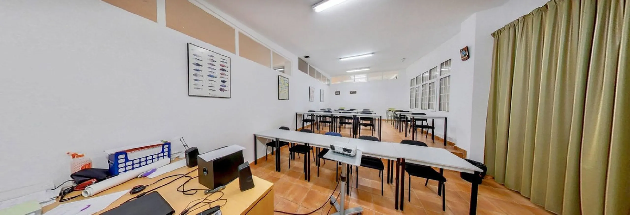 UNIQUE OPPORTUNITY, SALE OF PREMISES OR PREMISES IN A SHOPPING CENTER IN BENALMÁDENA