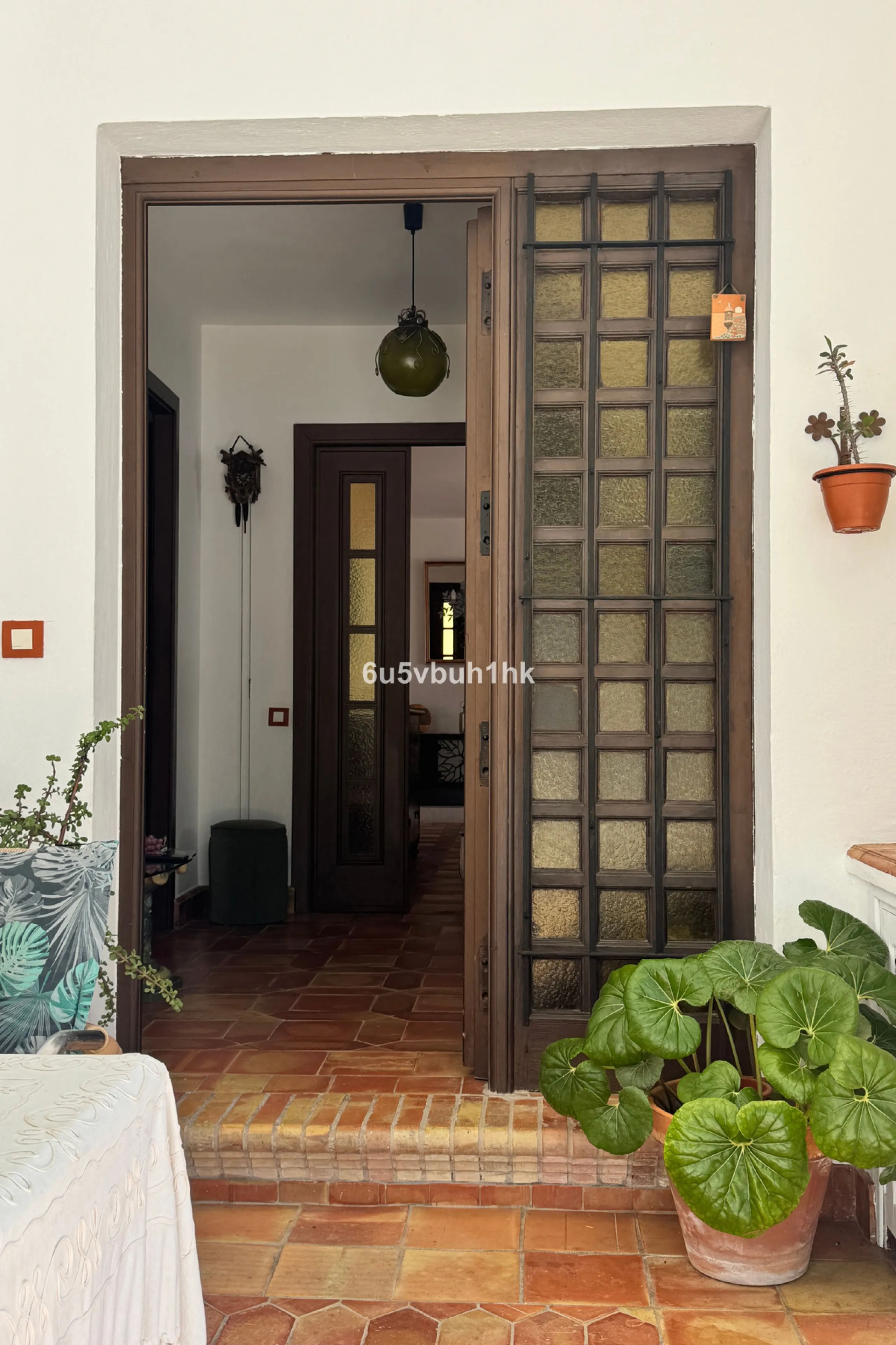 There comes a stage in life when the ideal home is no longer the biggest one — but the one that simply makes everyday living easier, more comfortable and enjoyable. This single-level property in Alhaurín de la Torre captures that idea beautifully.