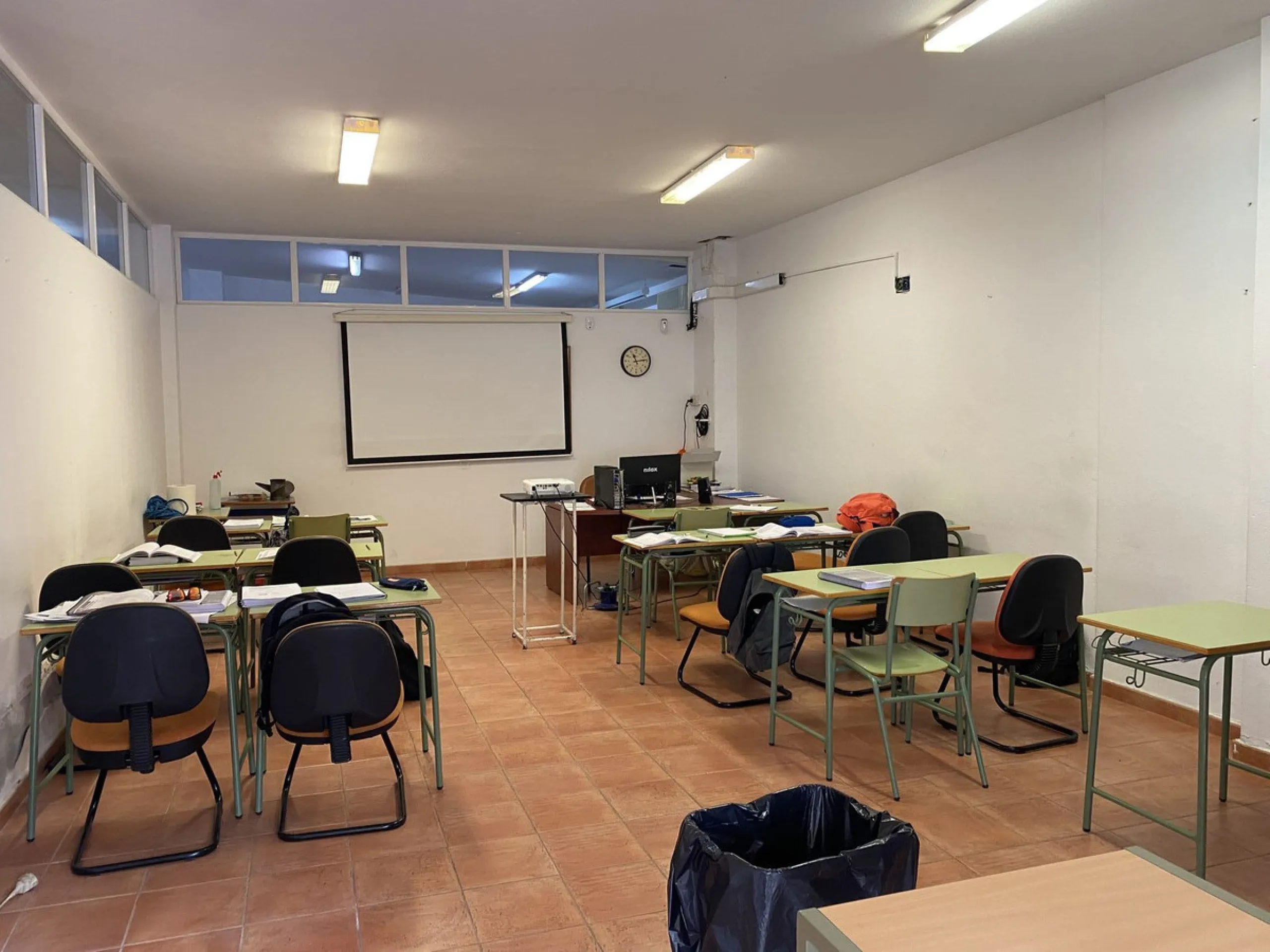 UNIQUE OPPORTUNITY, SALE OF PREMISES OR PREMISES IN A SHOPPING CENTER IN BENALMÁDENA