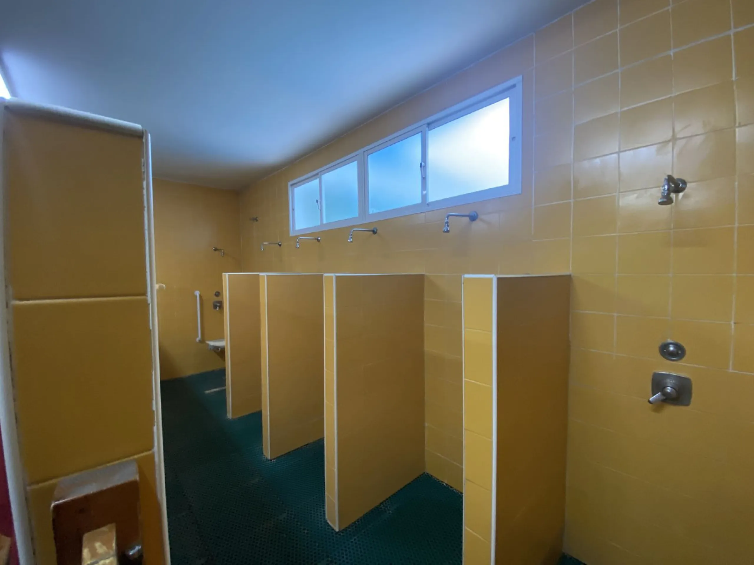 UNIQUE OPPORTUNITY, SALE OF PREMISES OR PREMISES IN A SHOPPING CENTER IN BENALMÁDENA