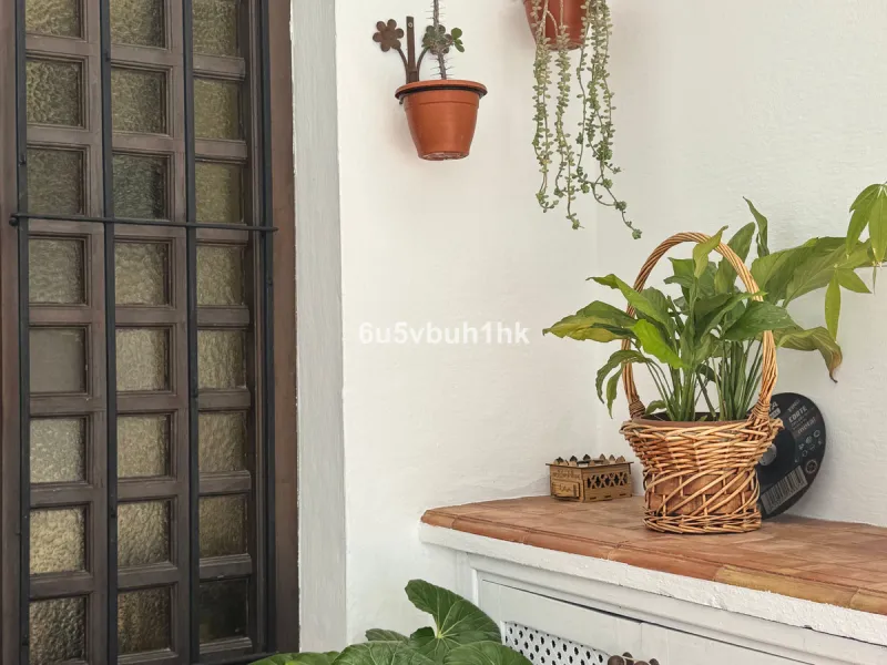 There comes a stage in life when the ideal home is no longer the biggest one — but the one that simply makes everyday living easier, more comfortable and enjoyable. This single-level property in Alhaurín de la Torre captures that idea beautifully.
