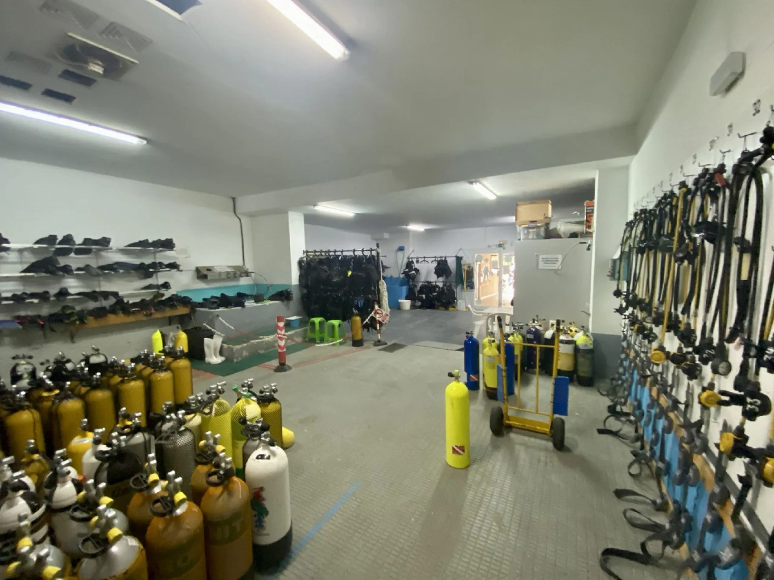 UNIQUE OPPORTUNITY, SALE OF PREMISES OR PREMISES IN A SHOPPING CENTER IN BENALMÁDENA