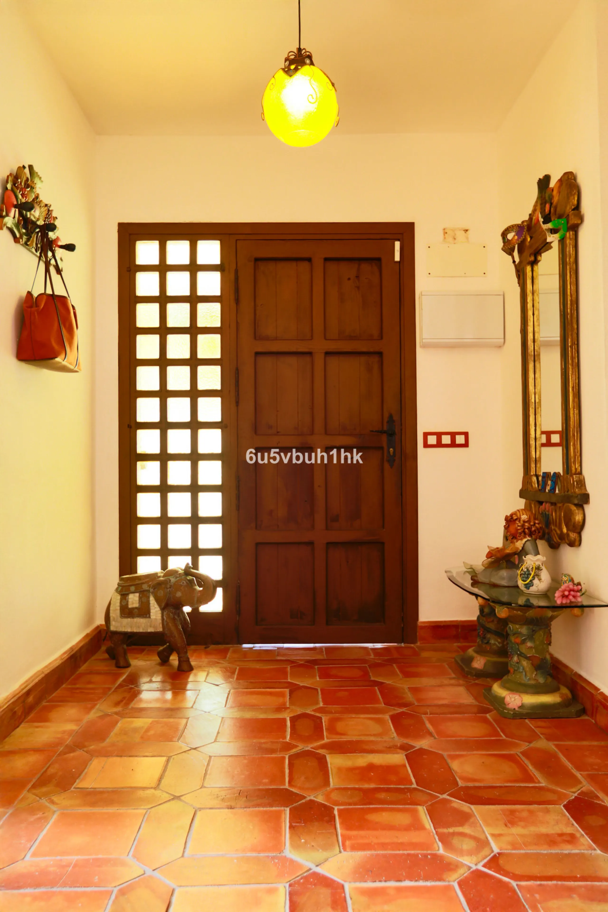 There comes a stage in life when the ideal home is no longer the biggest one — but the one that simply makes everyday living easier, more comfortable and enjoyable. This single-level property in Alhaurín de la Torre captures that idea beautifully.