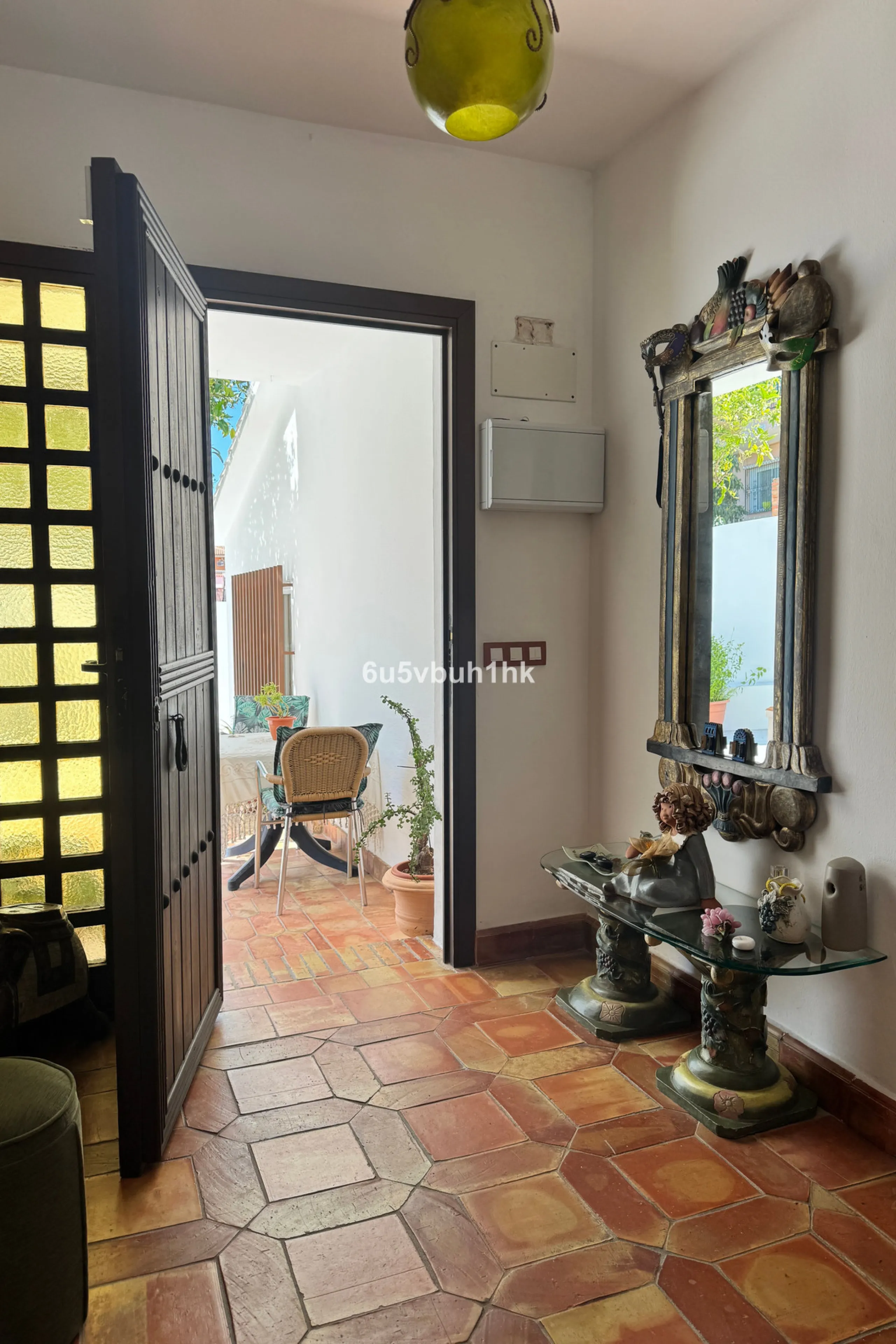 There comes a stage in life when the ideal home is no longer the biggest one — but the one that simply makes everyday living easier, more comfortable and enjoyable. This single-level property in Alhaurín de la Torre captures that idea beautifully.