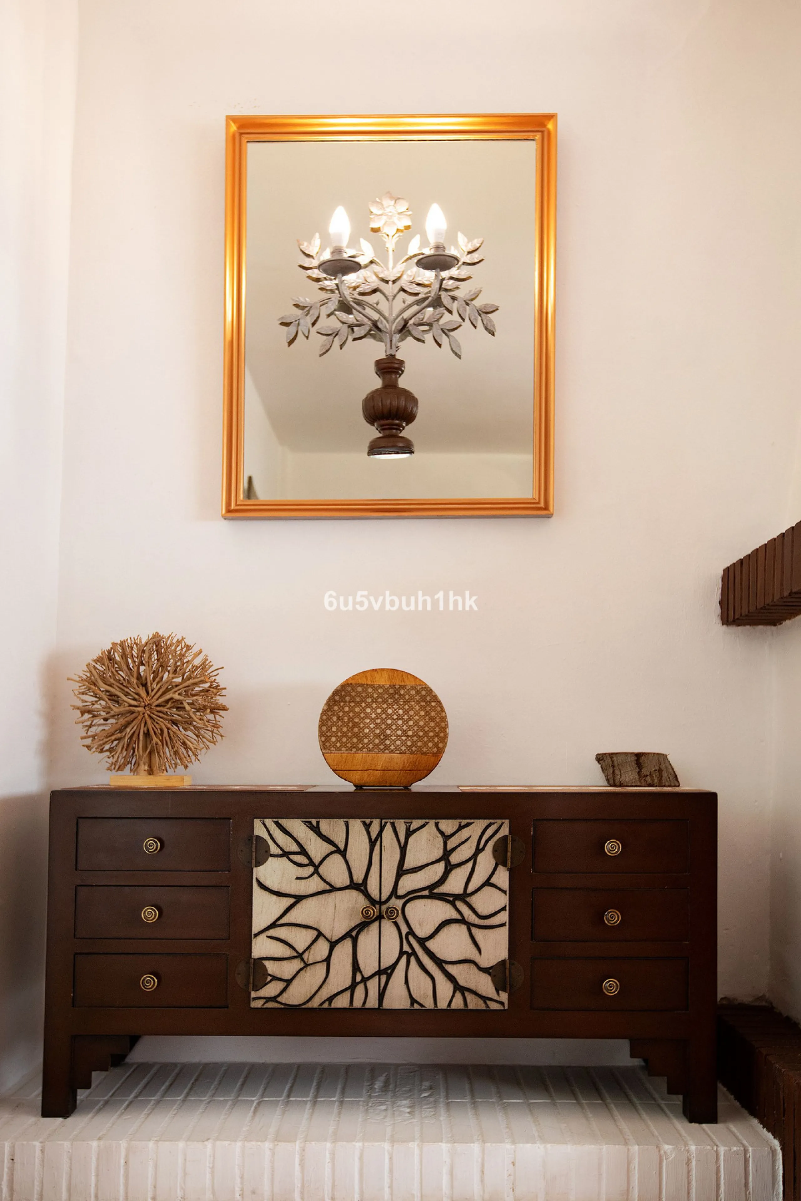 There comes a stage in life when the ideal home is no longer the biggest one — but the one that simply makes everyday living easier, more comfortable and enjoyable. This single-level property in Alhaurín de la Torre captures that idea beautifully.