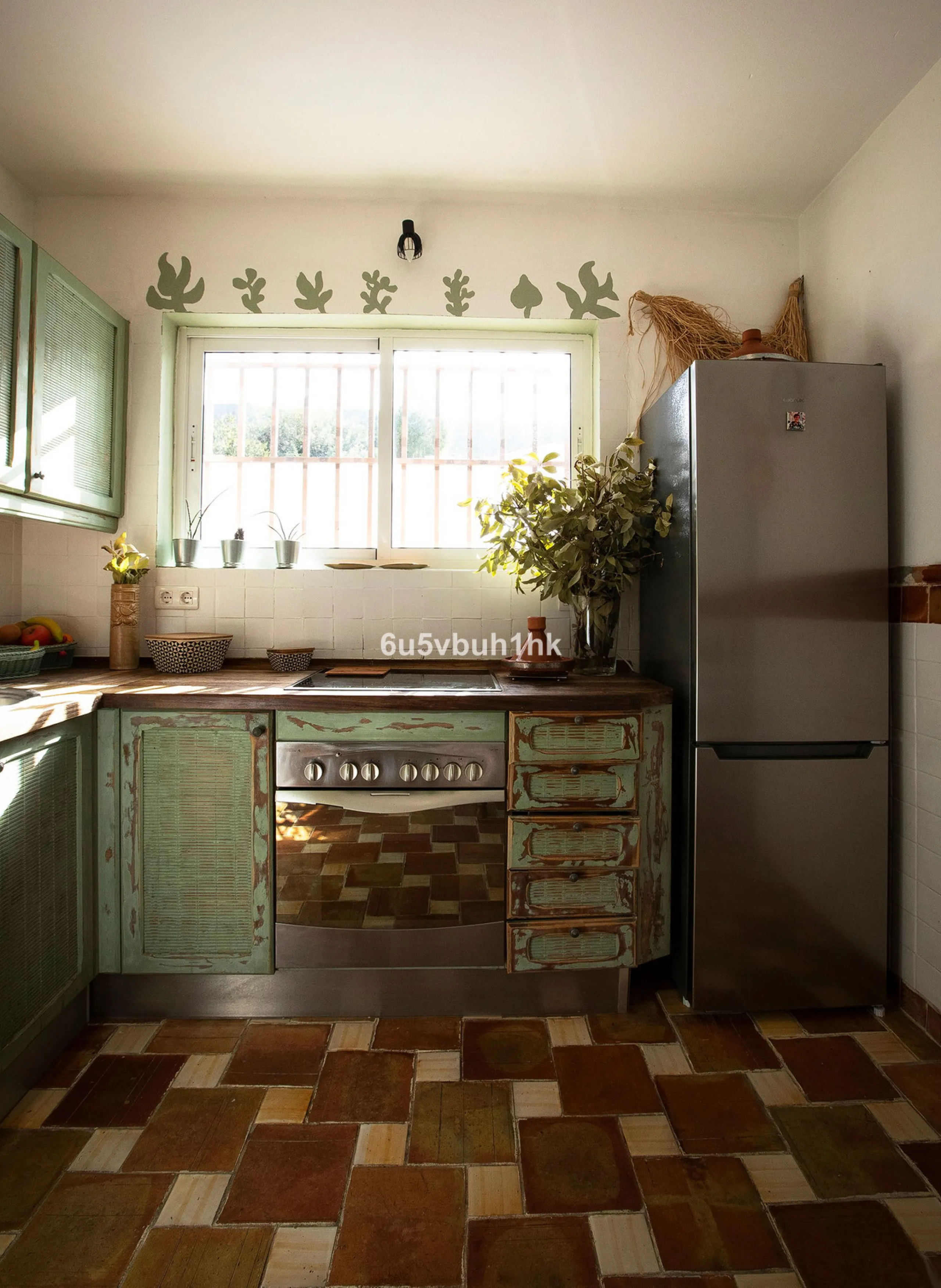 There comes a stage in life when the ideal home is no longer the biggest one — but the one that simply makes everyday living easier, more comfortable and enjoyable. This single-level property in Alhaurín de la Torre captures that idea beautifully.