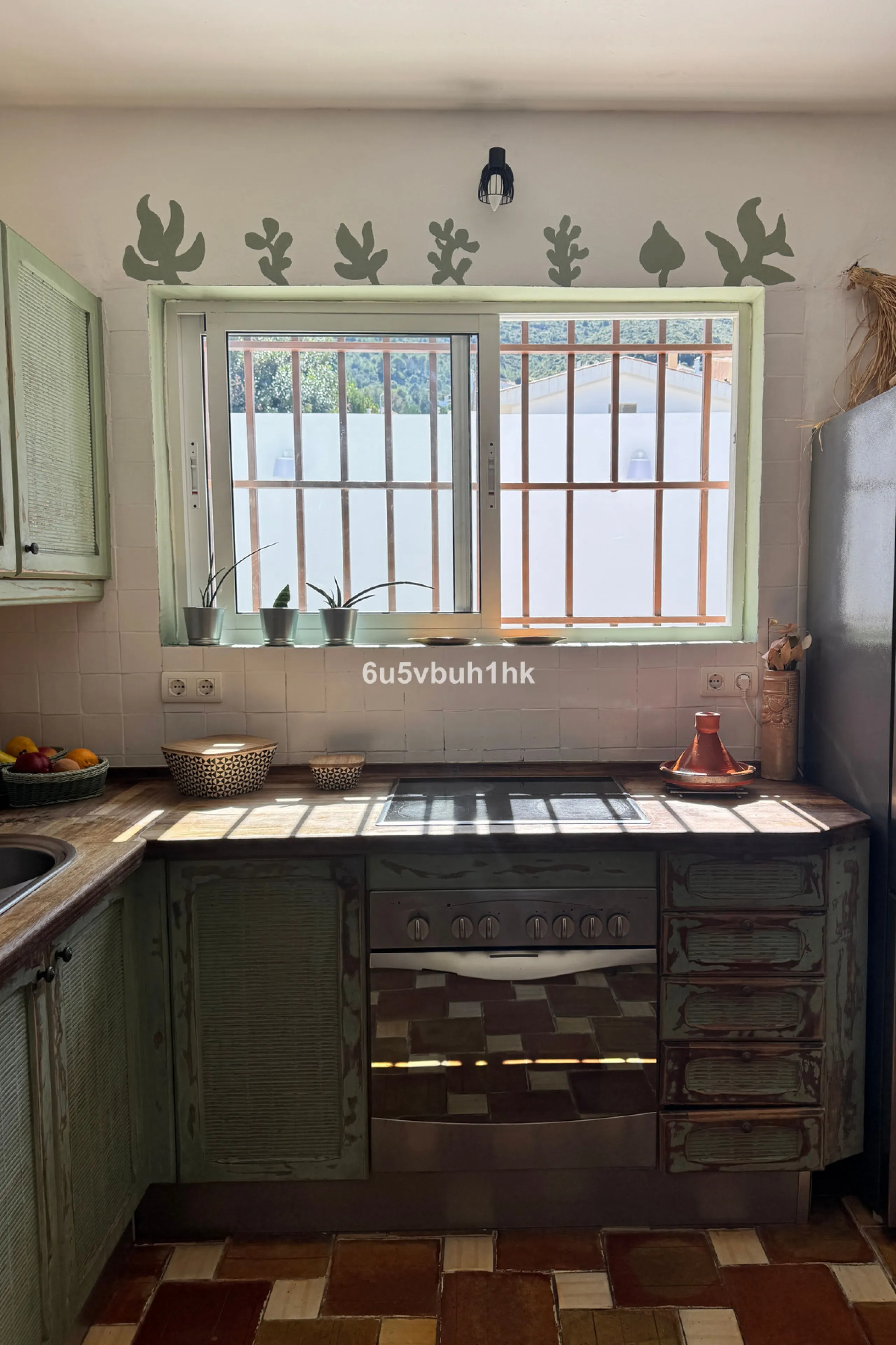 There comes a stage in life when the ideal home is no longer the biggest one — but the one that simply makes everyday living easier, more comfortable and enjoyable. This single-level property in Alhaurín de la Torre captures that idea beautifully.