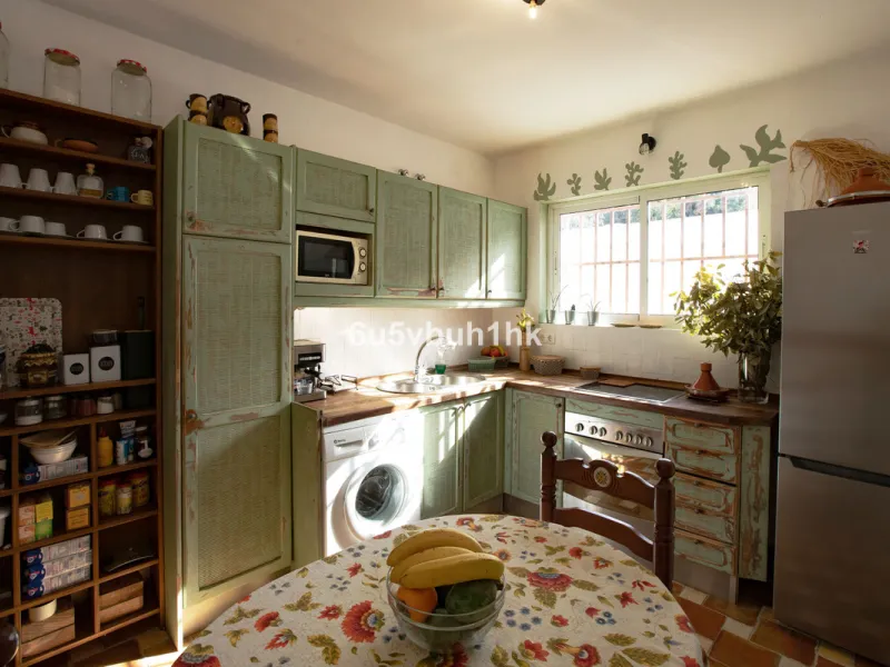 There comes a stage in life when the ideal home is no longer the biggest one — but the one that simply makes everyday living easier, more comfortable and enjoyable. This single-level property in Alhaurín de la Torre captures that idea beautifully.