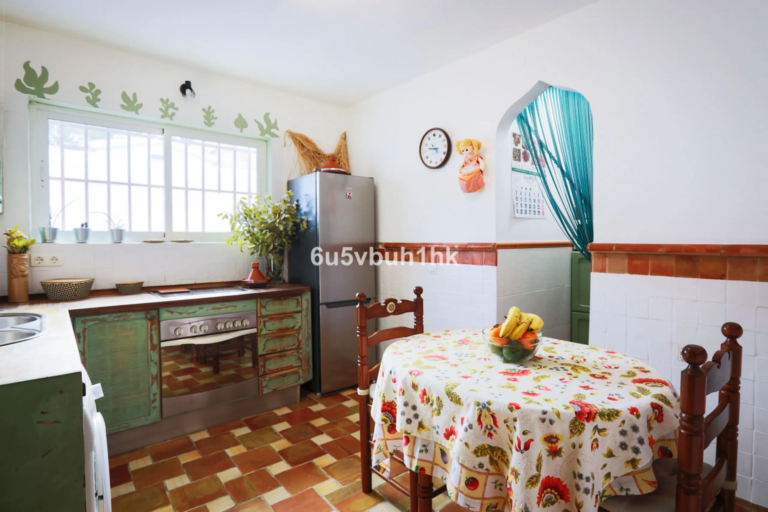 There comes a stage in life when the ideal home is no longer the biggest one — but the one that simply makes everyday living easier, more comfortable and enjoyable. This single-level property in Alhaurín de la Torre captures that idea beautifully.