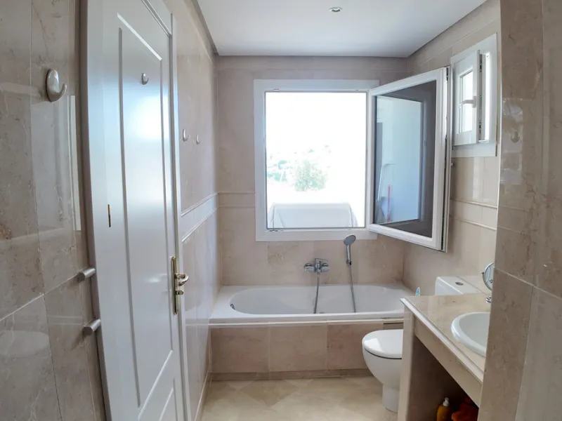 Apartment - Middle Floor Apartment в продаже в Marbella, Málaga. В доме 2 спален и 4 ванных комнат. Площадь дома 154 м²