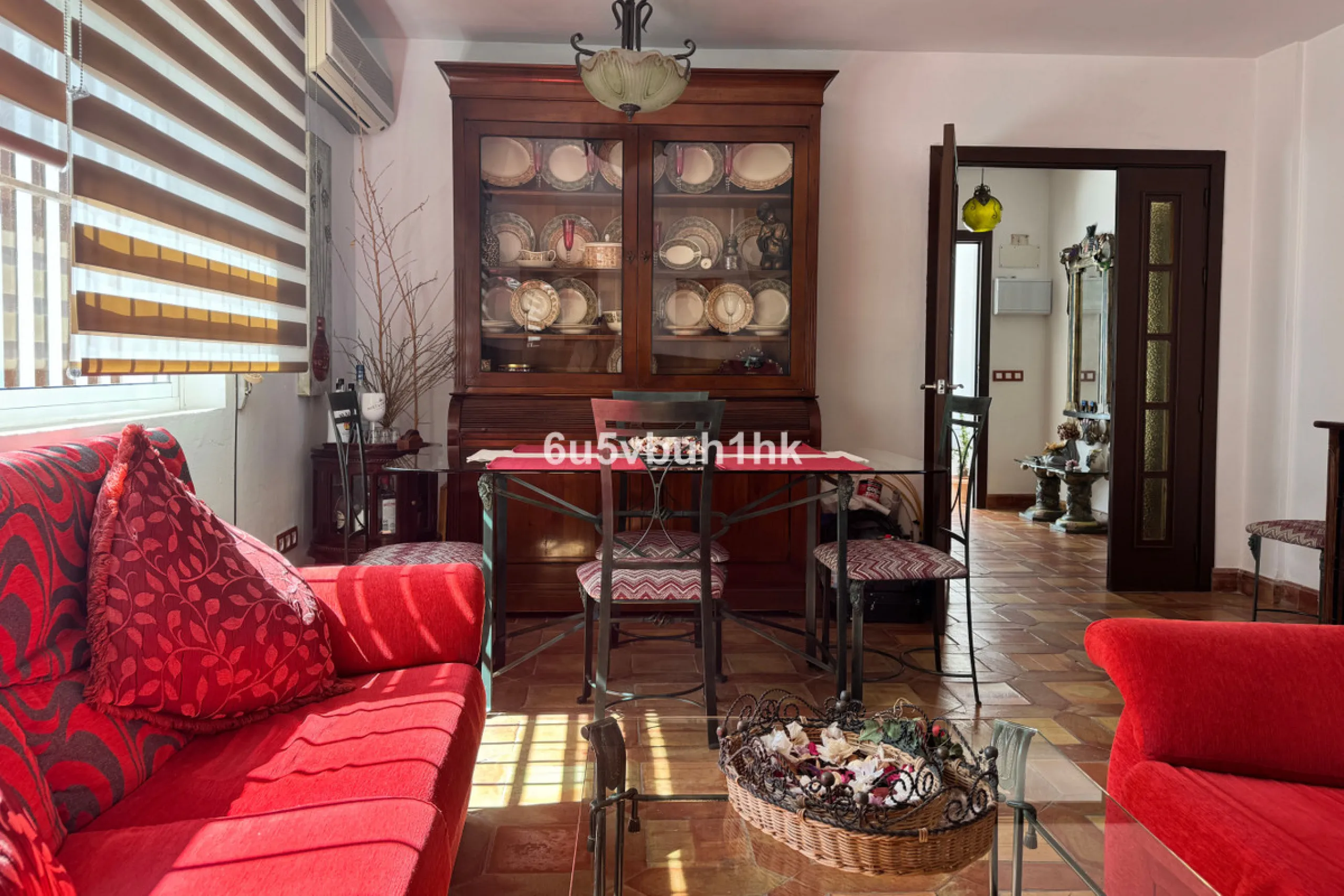 There comes a stage in life when the ideal home is no longer the biggest one — but the one that simply makes everyday living easier, more comfortable and enjoyable. This single-level property in Alhaurín de la Torre captures that idea beautifully.