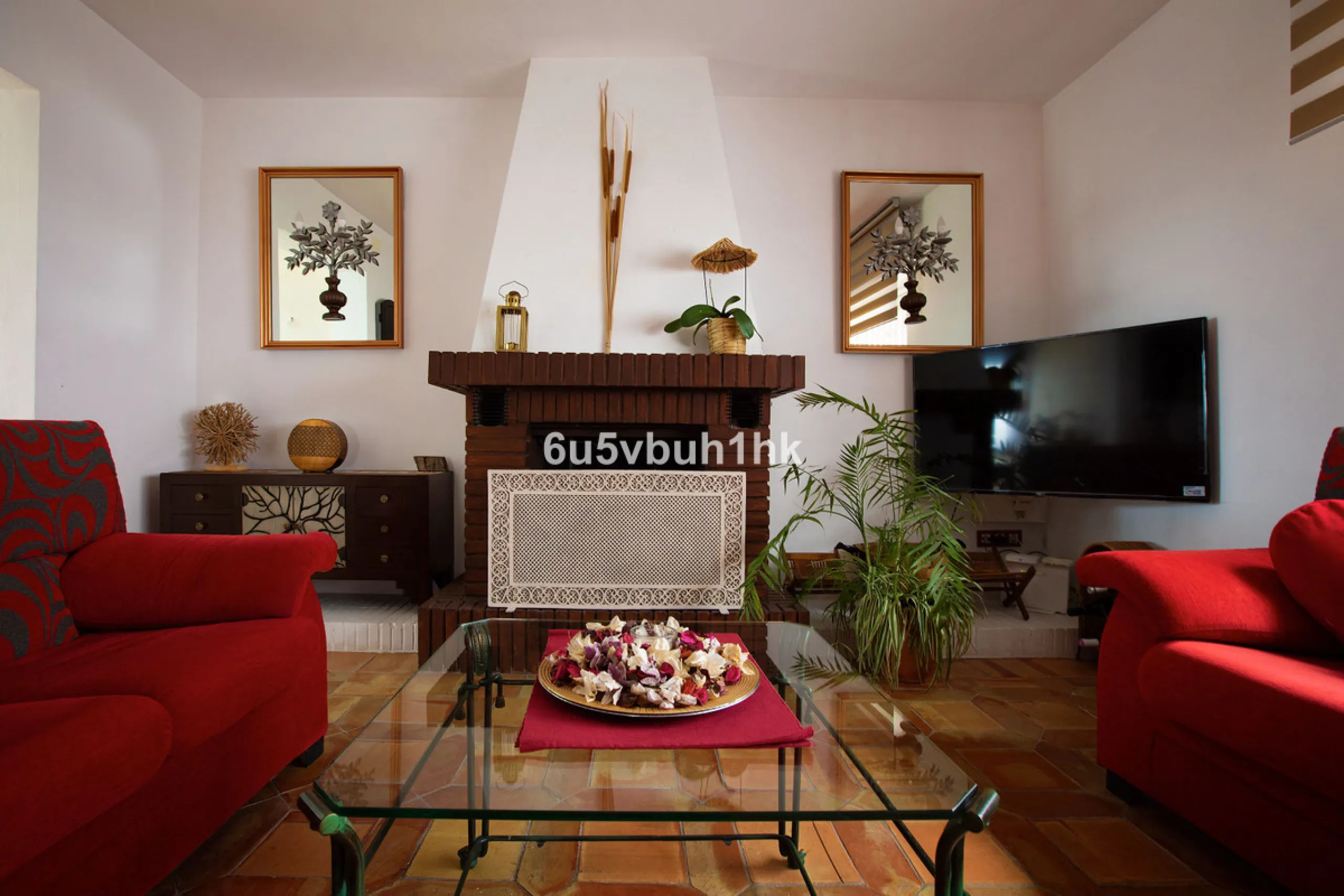There comes a stage in life when the ideal home is no longer the biggest one — but the one that simply makes everyday living easier, more comfortable and enjoyable. This single-level property in Alhaurín de la Torre captures that idea beautifully.
