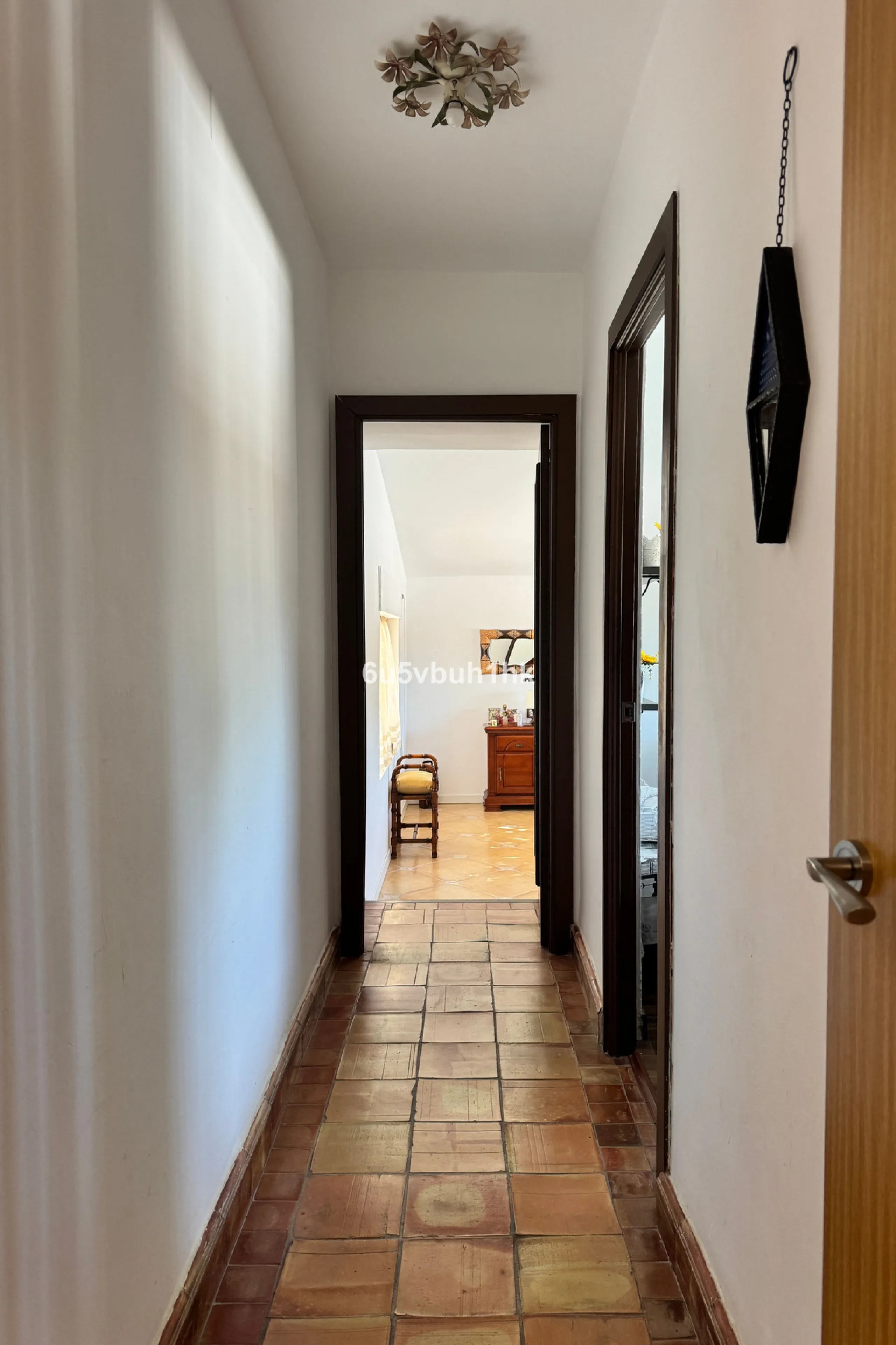 There comes a stage in life when the ideal home is no longer the biggest one — but the one that simply makes everyday living easier, more comfortable and enjoyable. This single-level property in Alhaurín de la Torre captures that idea beautifully.