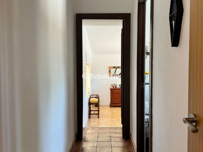 There comes a stage in life when the ideal home is no longer the biggest one — but the one that simply makes everyday living easier, more comfortable and enjoyable. This single-level property in Alhaurín de la Torre captures that idea beautifully.