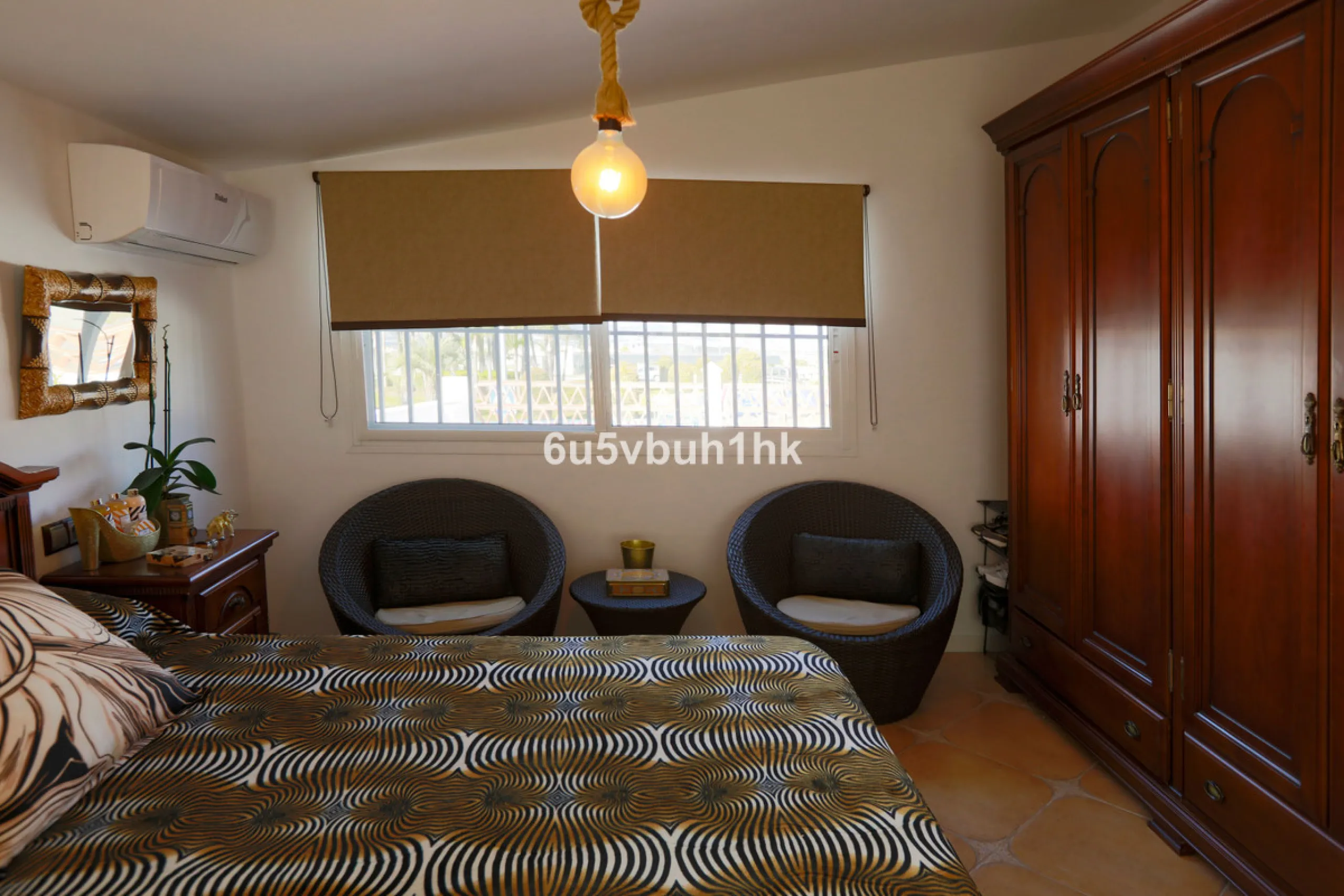 There comes a stage in life when the ideal home is no longer the biggest one — but the one that simply makes everyday living easier, more comfortable and enjoyable. This single-level property in Alhaurín de la Torre captures that idea beautifully.