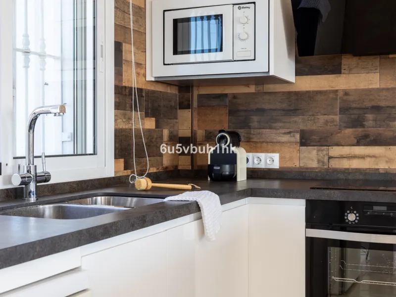 La Capellanía is famous detached house area in Benalmádena, Costa del Sol. Here we have this nice and modern villa with great and open views of the Mediterranean Sea and the surrounding area.