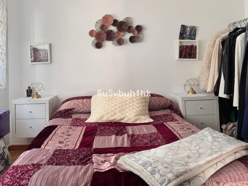 There comes a stage in life when the ideal home is no longer the biggest one — but the one that simply makes everyday living easier, more comfortable and enjoyable. This single-level property in Alhaurín de la Torre captures that idea beautifully.