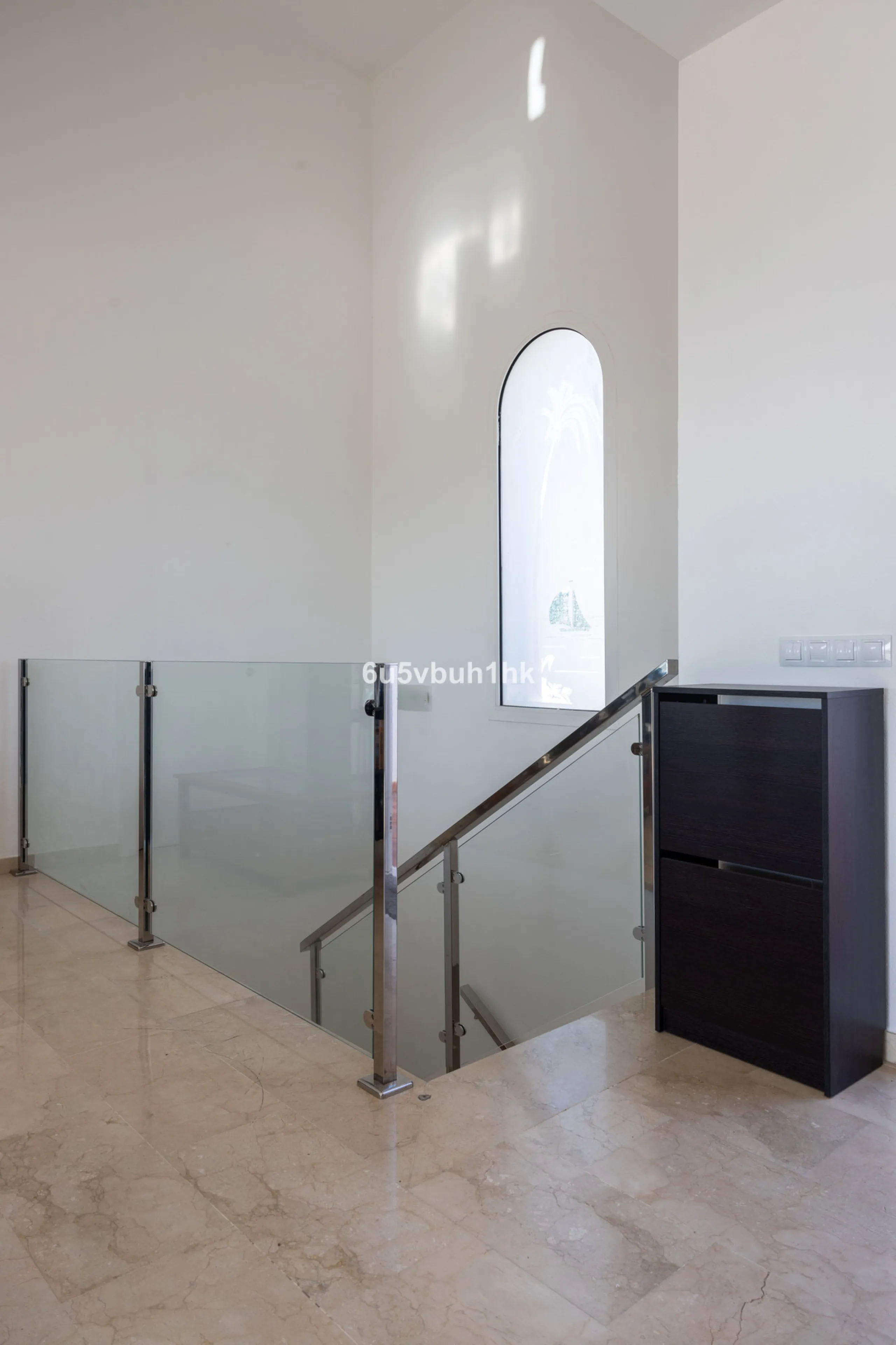 La Capellanía is famous detached house area in Benalmádena, Costa del Sol. Here we have this nice and modern villa with great and open views of the Mediterranean Sea and the surrounding area.