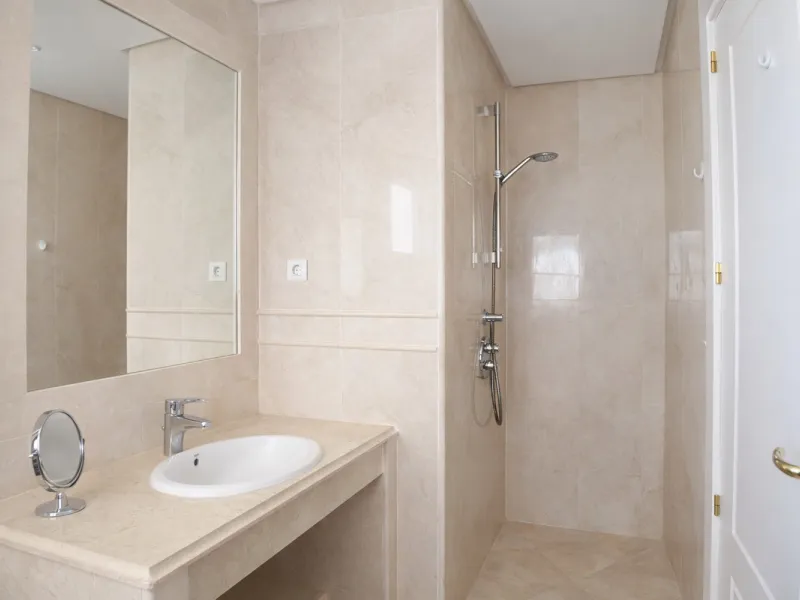 Apartment - Middle Floor Apartment в продаже в Marbella, Málaga. В доме 2 спален и 4 ванных комнат. Площадь дома 154 м²