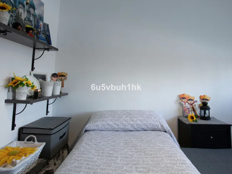 There comes a stage in life when the ideal home is no longer the biggest one — but the one that simply makes everyday living easier, more comfortable and enjoyable. This single-level property in Alhaurín de la Torre captures that idea beautifully.