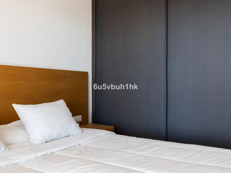 La Capellanía is famous detached house area in Benalmádena, Costa del Sol. Here we have this nice and modern villa with great and open views of the Mediterranean Sea and the surrounding area.