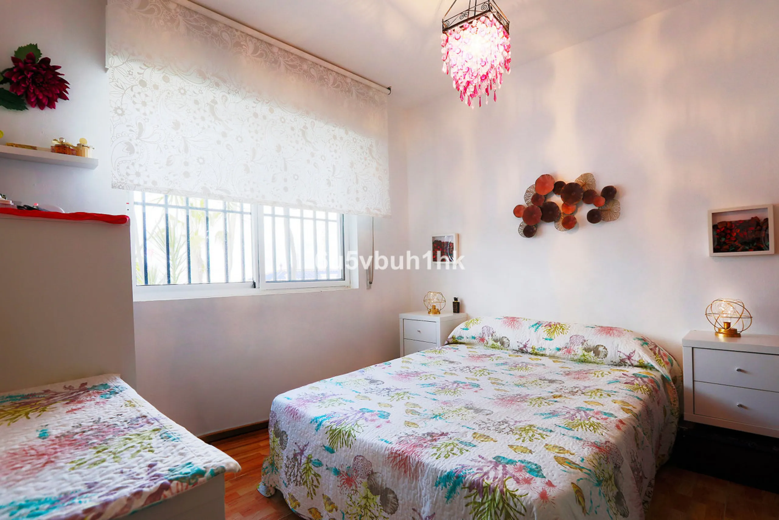 There comes a stage in life when the ideal home is no longer the biggest one — but the one that simply makes everyday living easier, more comfortable and enjoyable. This single-level property in Alhaurín de la Torre captures that idea beautifully.