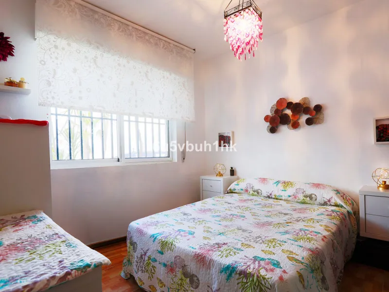 There comes a stage in life when the ideal home is no longer the biggest one — but the one that simply makes everyday living easier, more comfortable and enjoyable. This single-level property in Alhaurín de la Torre captures that idea beautifully.