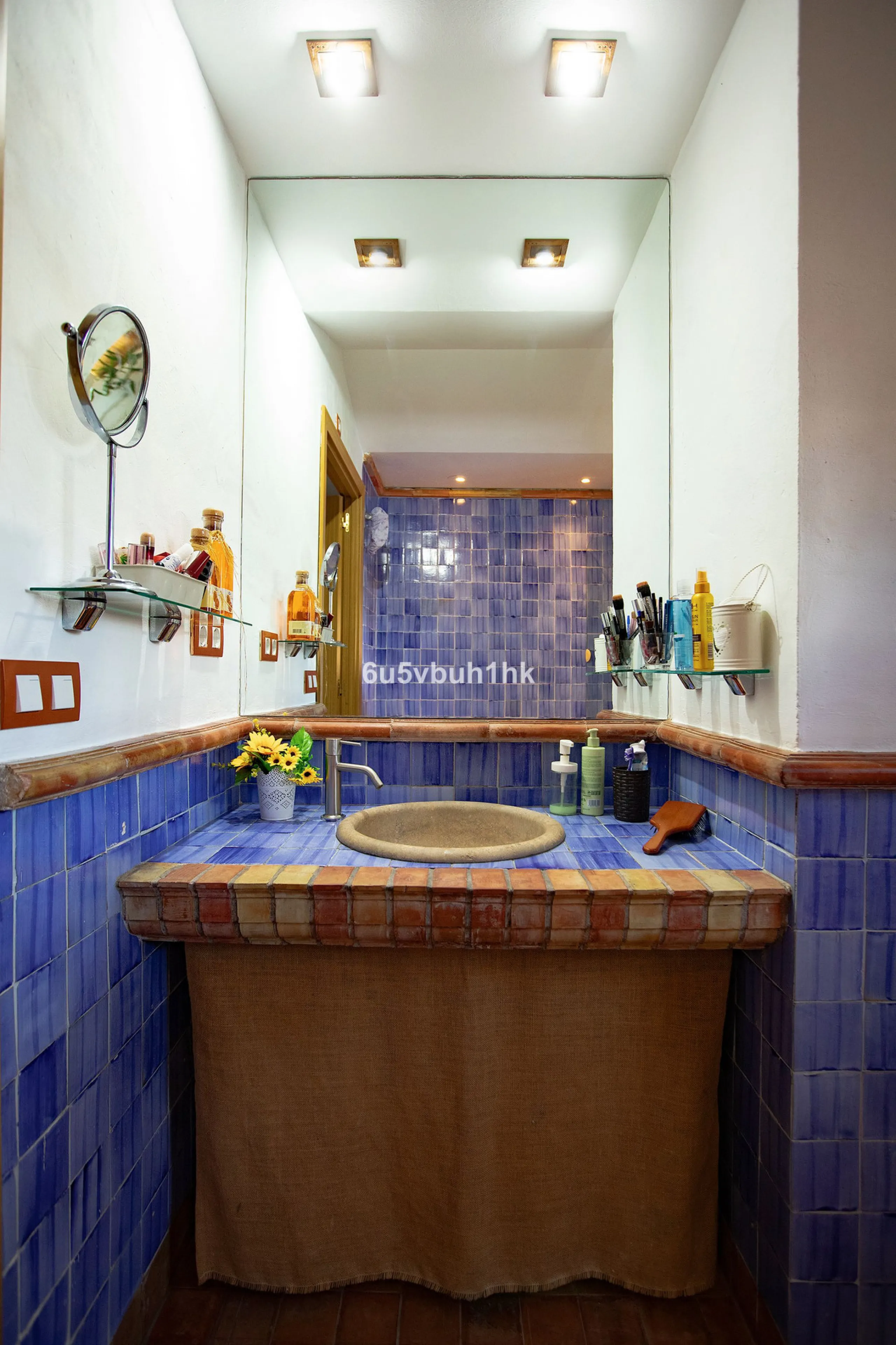 There comes a stage in life when the ideal home is no longer the biggest one — but the one that simply makes everyday living easier, more comfortable and enjoyable. This single-level property in Alhaurín de la Torre captures that idea beautifully.