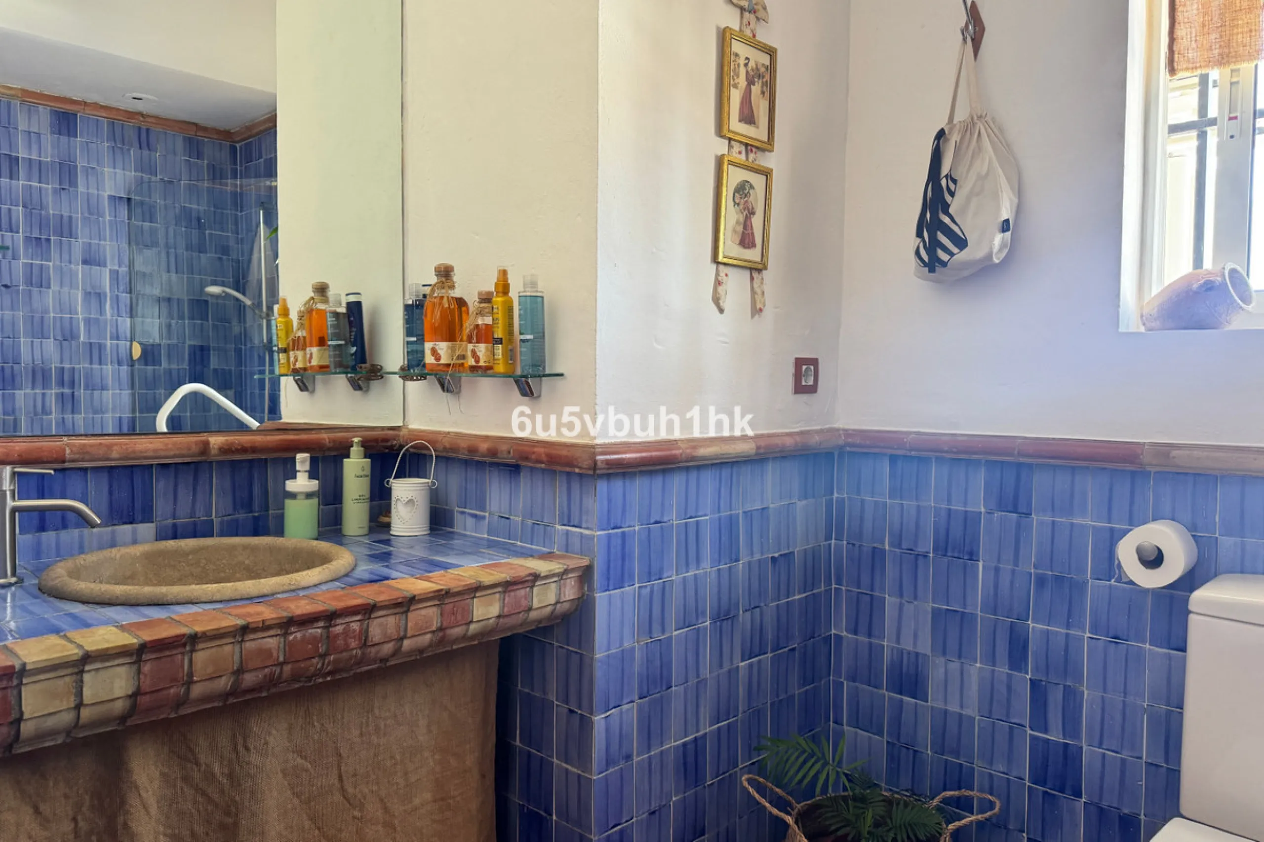There comes a stage in life when the ideal home is no longer the biggest one — but the one that simply makes everyday living easier, more comfortable and enjoyable. This single-level property in Alhaurín de la Torre captures that idea beautifully.