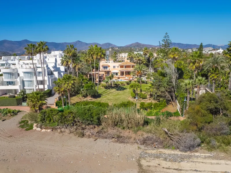 House - Detached Villa в продаже в Estepona, Málaga. В доме 8 спален и 10 ванных комнат. Площадь дома 1013 м². Площадь участка 5039 м²