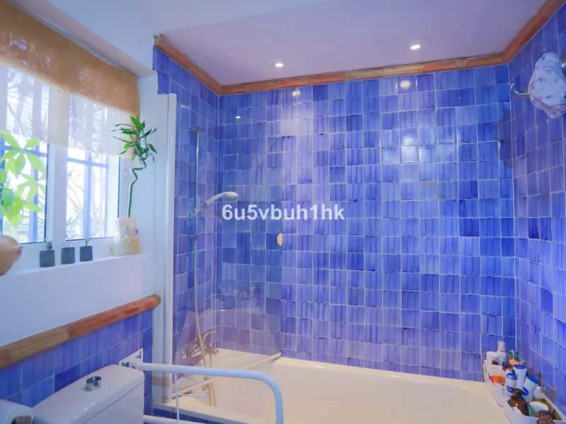 There comes a stage in life when the ideal home is no longer the biggest one — but the one that simply makes everyday living easier, more comfortable and enjoyable. This single-level property in Alhaurín de la Torre captures that idea beautifully.