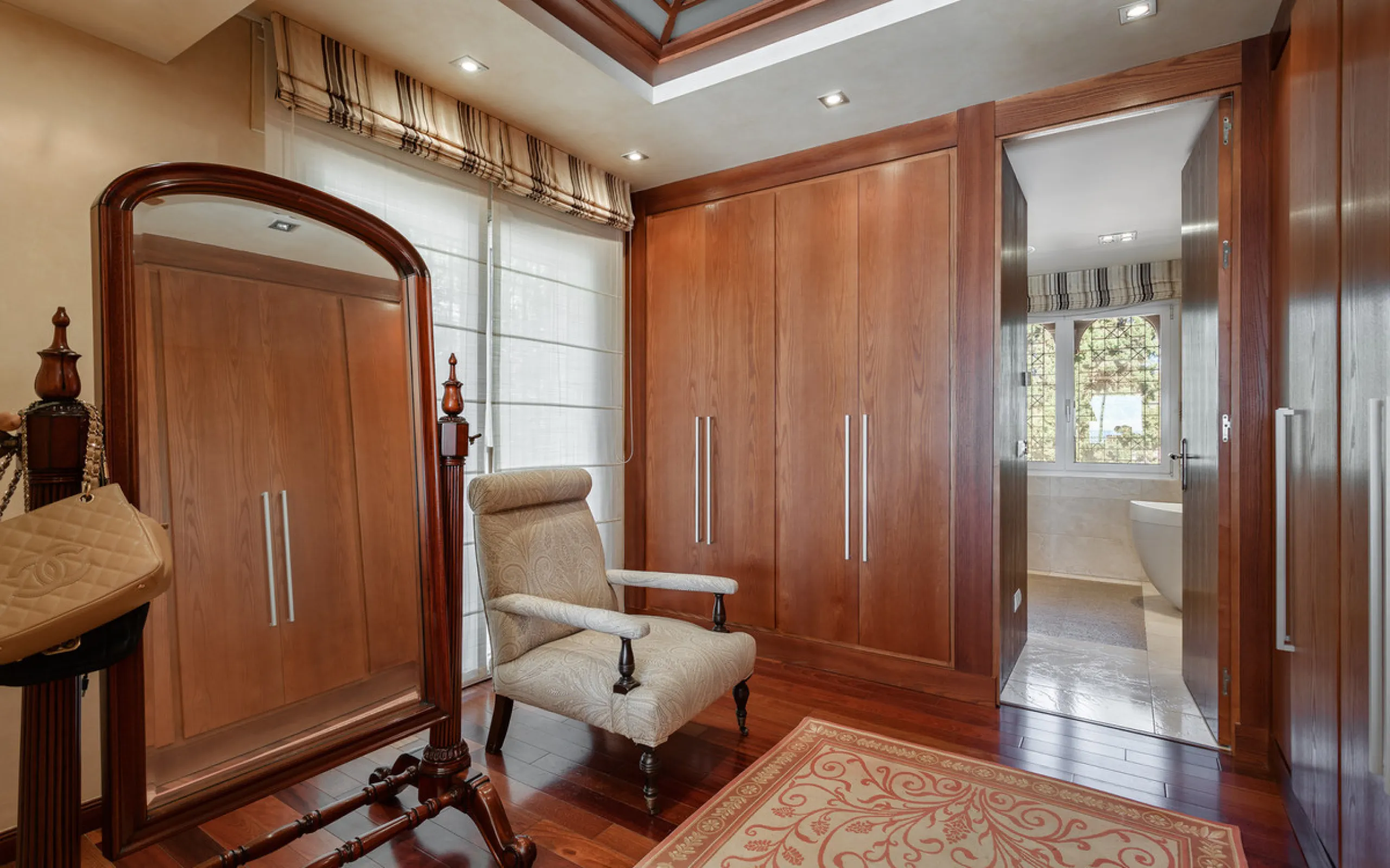 House - Detached Villa в продаже в Estepona, Málaga. В доме 8 спален и 10 ванных комнат. Площадь дома 1013 м². Площадь участка 5039 м²