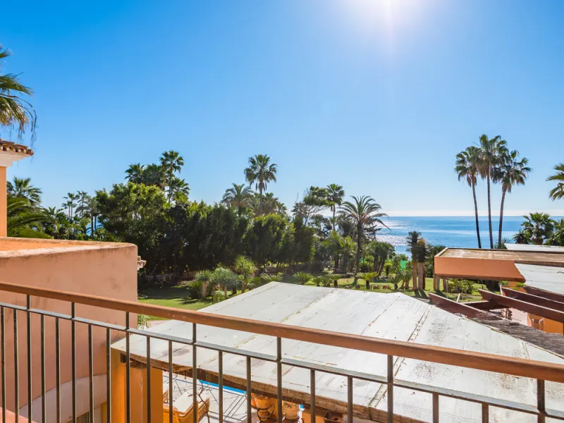 House - Detached Villa в продаже в Estepona, Málaga. В доме 8 спален и 10 ванных комнат. Площадь дома 1013 м². Площадь участка 5039 м²