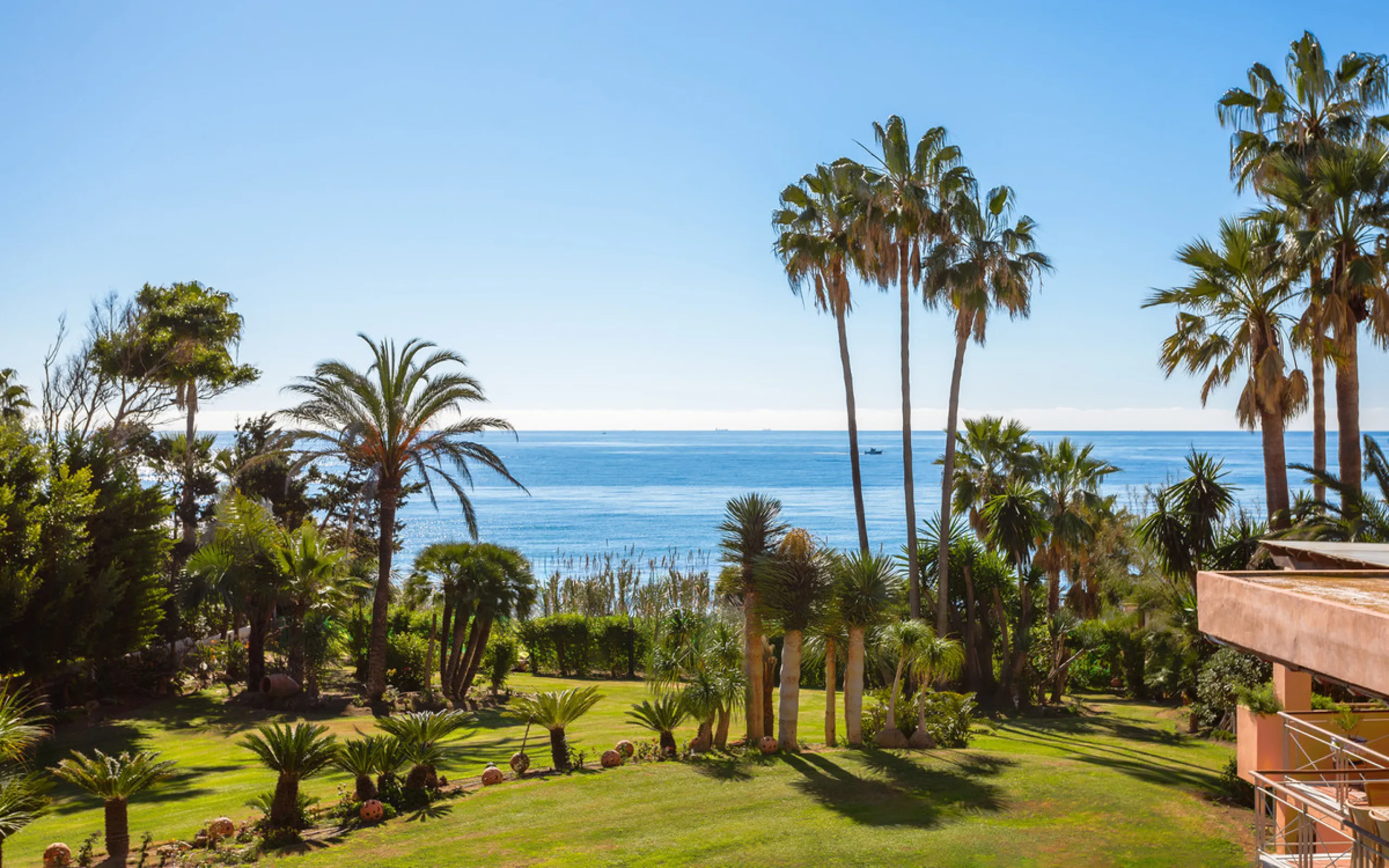 House - Detached Villa в продаже в Estepona, Málaga. В доме 8 спален и 10 ванных комнат. Площадь дома 1013 м². Площадь участка 5039 м²