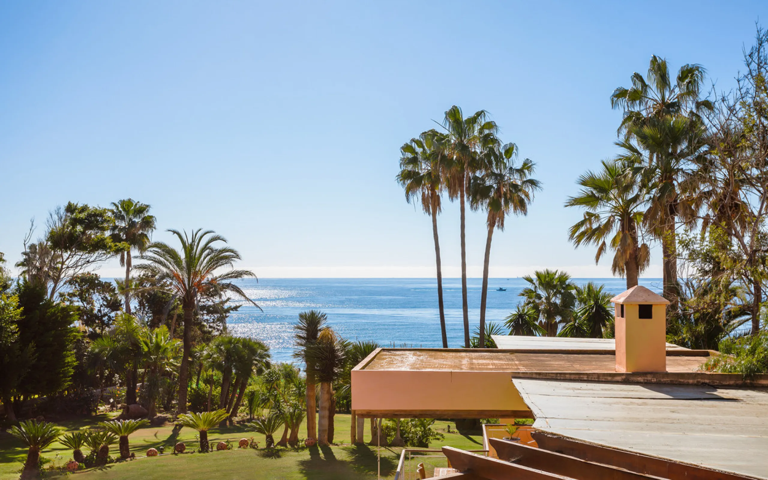 House - Detached Villa в продаже в Estepona, Málaga. В доме 8 спален и 10 ванных комнат. Площадь дома 1013 м². Площадь участка 5039 м²