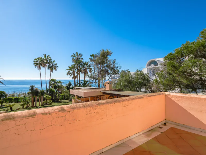 House - Detached Villa в продаже в Estepona, Málaga. В доме 8 спален и 10 ванных комнат. Площадь дома 1013 м². Площадь участка 5039 м²
