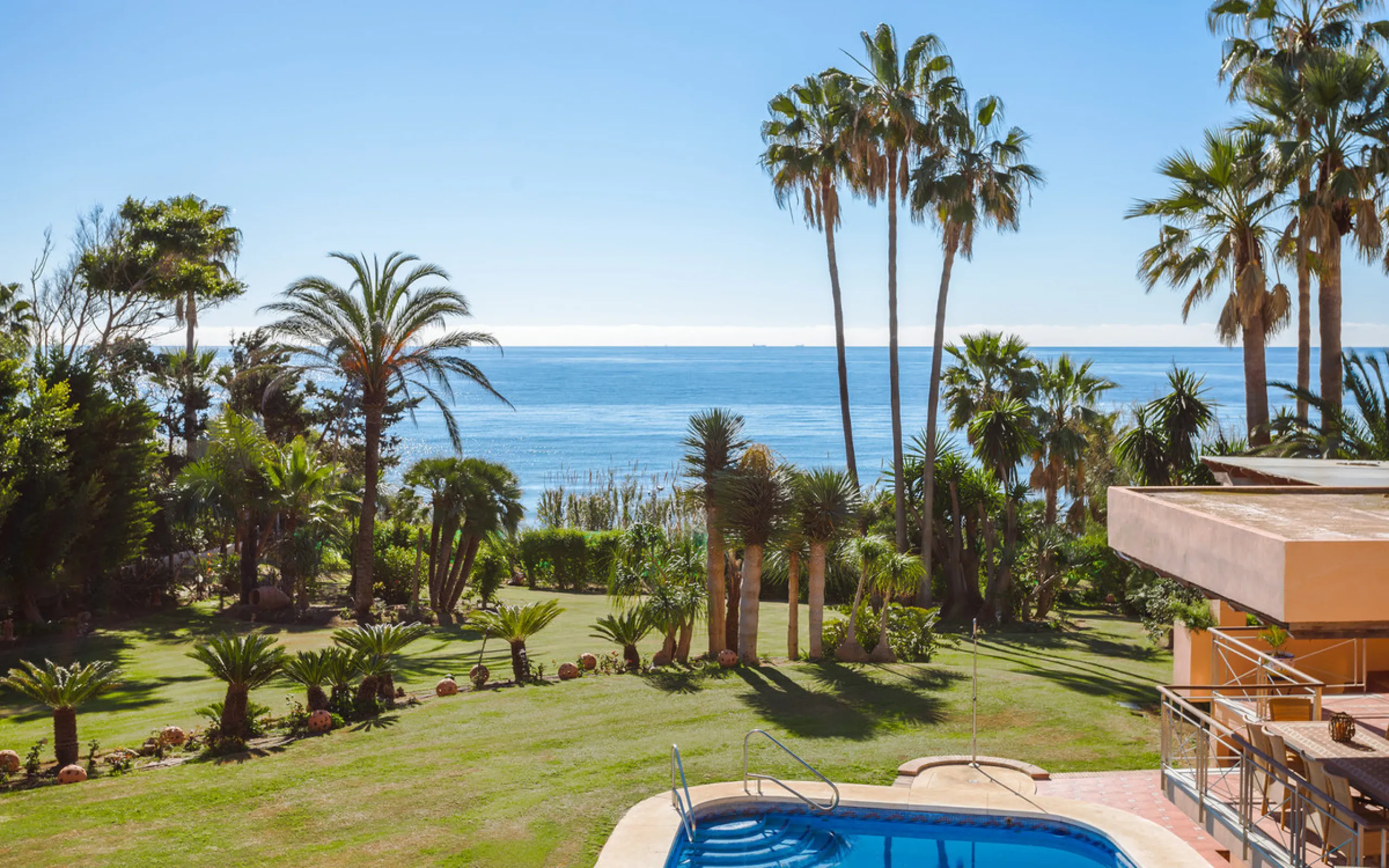 House - Detached Villa в продаже в Estepona, Málaga. В доме 8 спален и 10 ванных комнат. Площадь дома 1013 м². Площадь участка 5039 м²