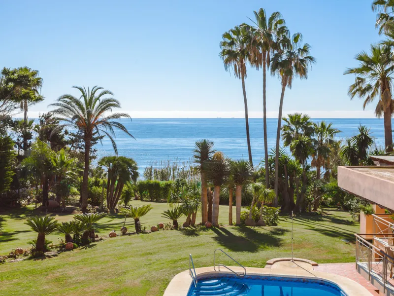 House - Detached Villa в продаже в Estepona, Málaga. В доме 8 спален и 10 ванных комнат. Площадь дома 1013 м². Площадь участка 5039 м²