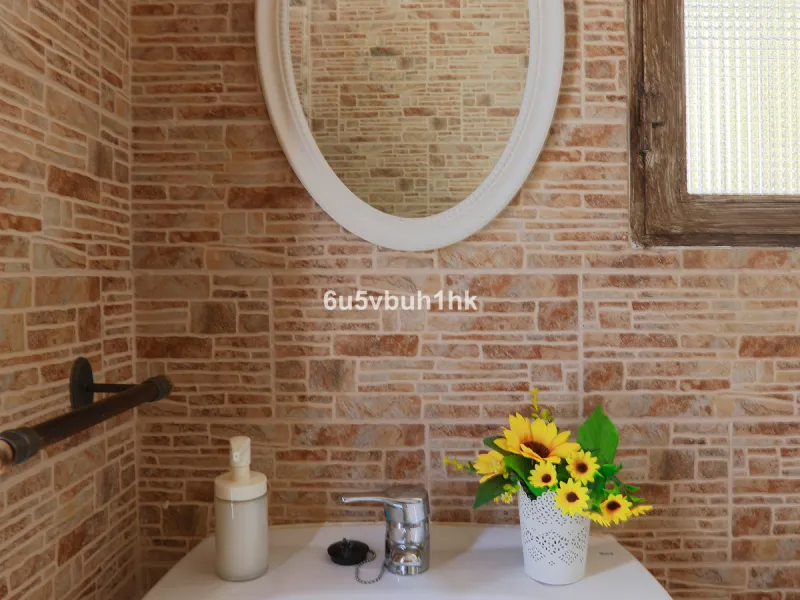 There comes a stage in life when the ideal home is no longer the biggest one — but the one that simply makes everyday living easier, more comfortable and enjoyable. This single-level property in Alhaurín de la Torre captures that idea beautifully.