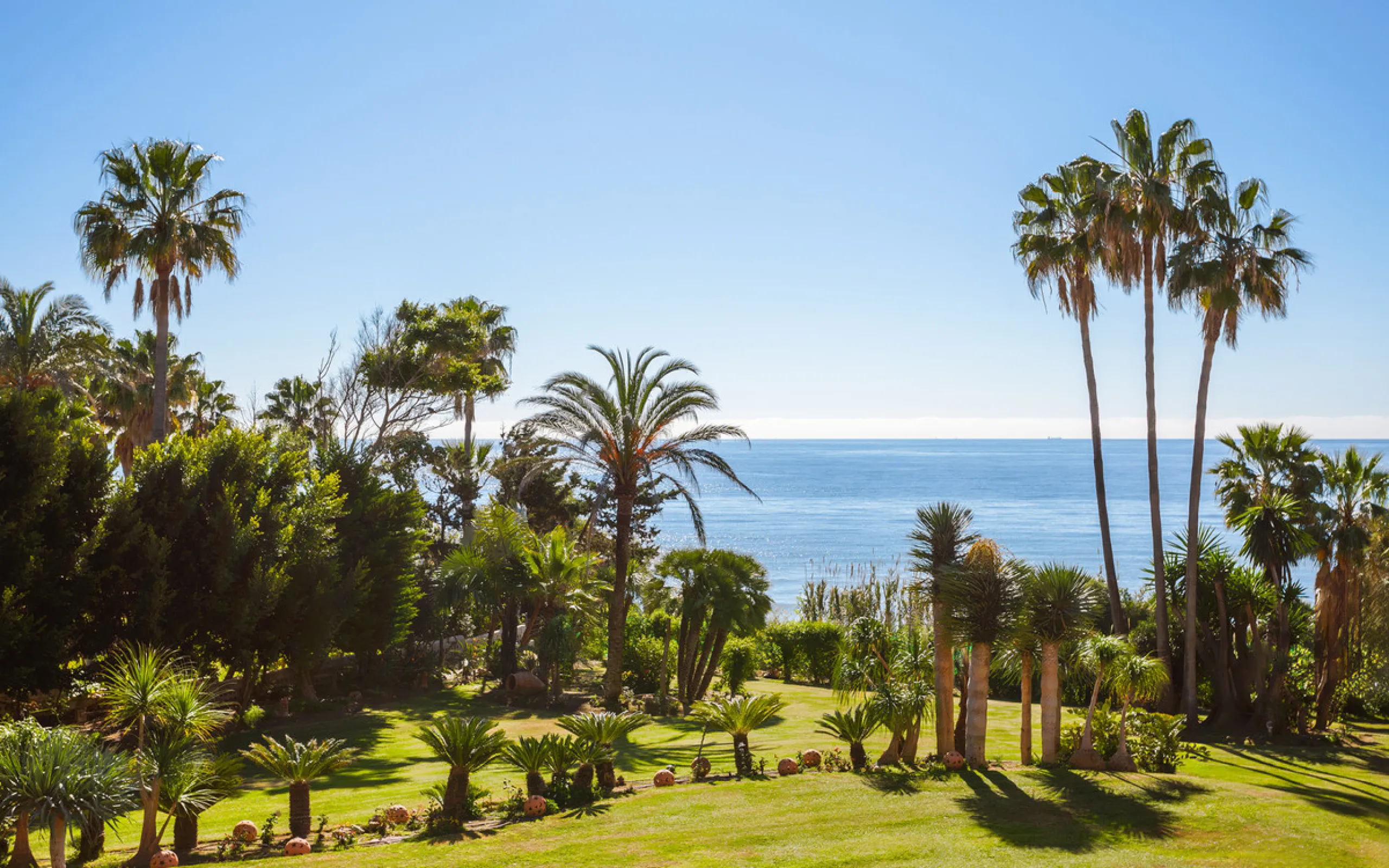 House - Detached Villa в продаже в Estepona, Málaga. В доме 8 спален и 10 ванных комнат. Площадь дома 1013 м². Площадь участка 5039 м²