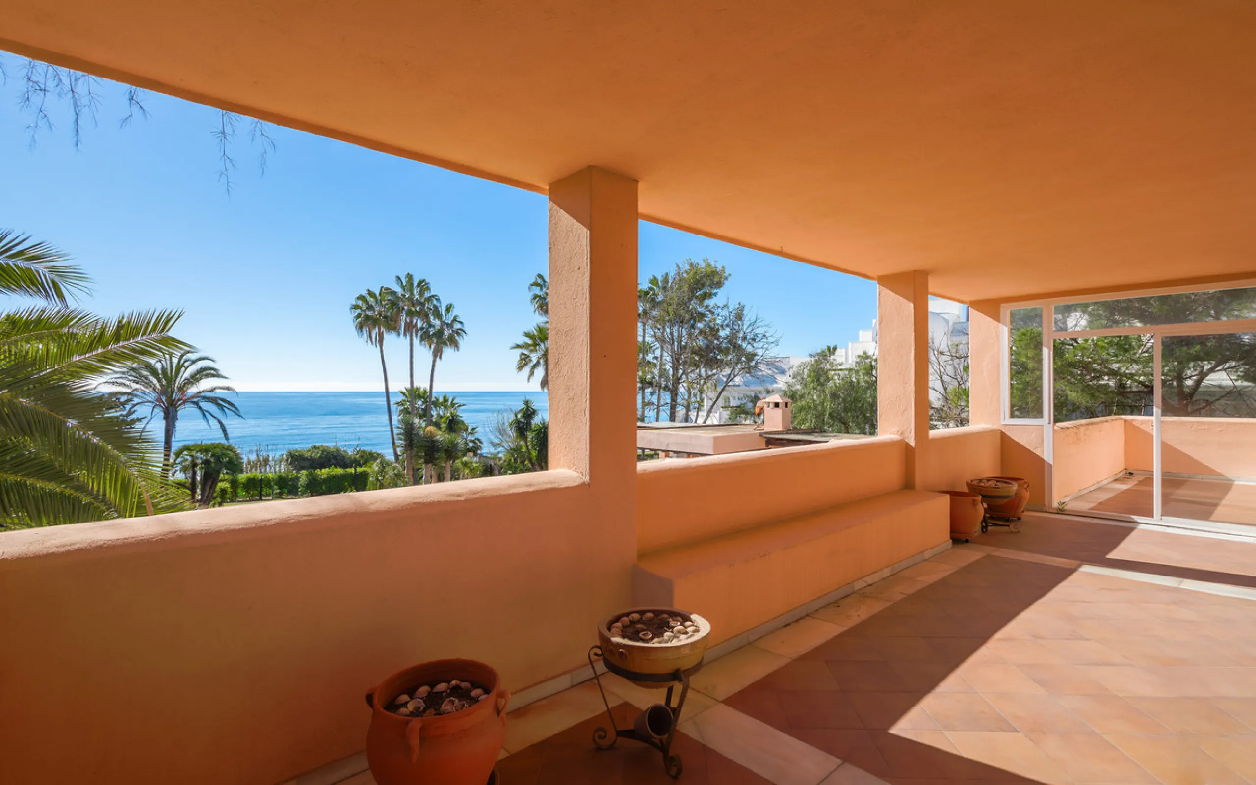 House - Detached Villa в продаже в Estepona, Málaga. В доме 8 спален и 10 ванных комнат. Площадь дома 1013 м². Площадь участка 5039 м²