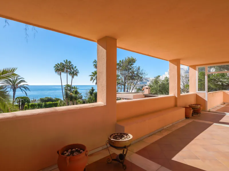 House - Detached Villa в продаже в Estepona, Málaga. В доме 8 спален и 10 ванных комнат. Площадь дома 1013 м². Площадь участка 5039 м²