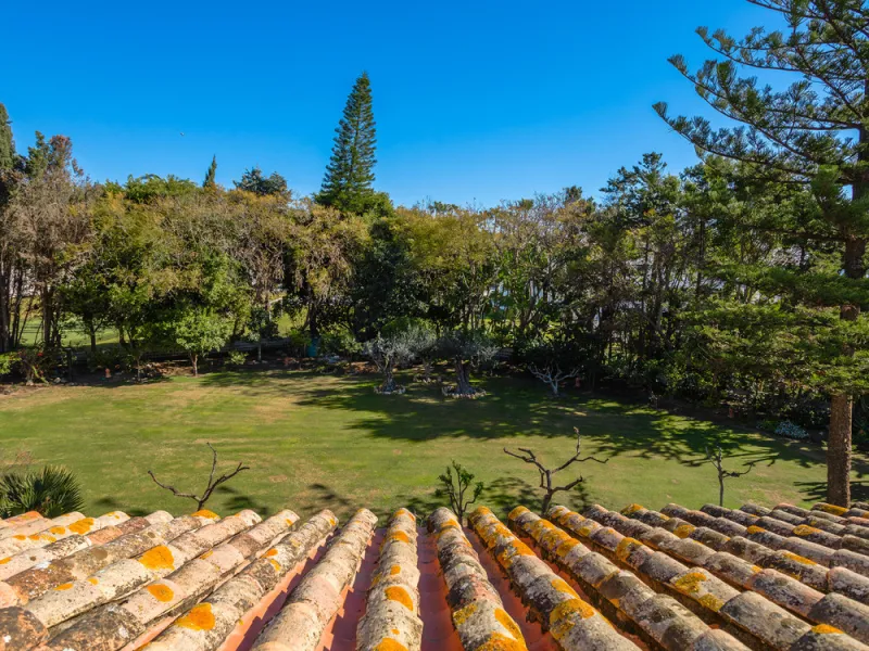 House - Detached Villa в продаже в Estepona, Málaga. В доме 8 спален и 10 ванных комнат. Площадь дома 1013 м². Площадь участка 5039 м²