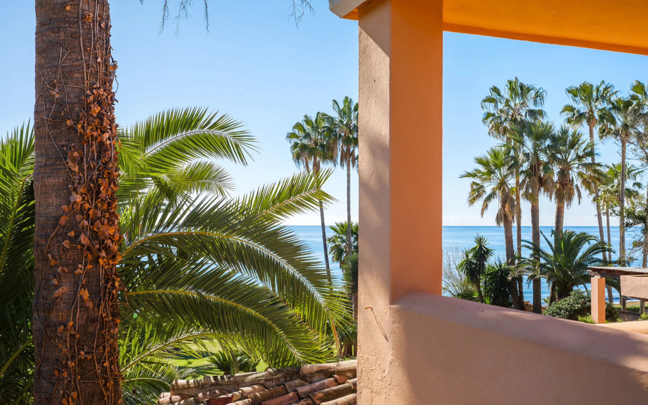 House - Detached Villa в продаже в Estepona, Málaga. В доме 8 спален и 10 ванных комнат. Площадь дома 1013 м². Площадь участка 5039 м²