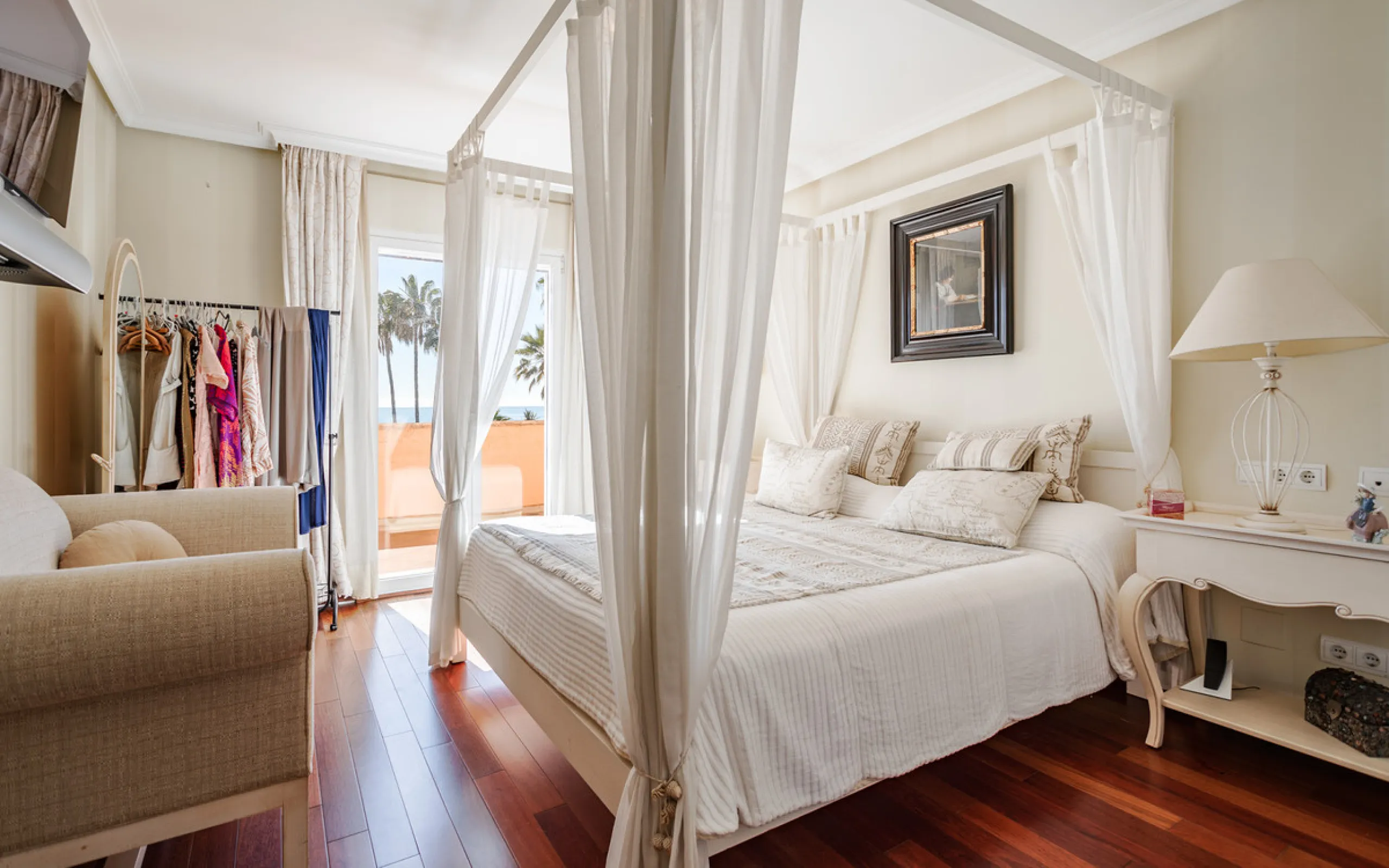 House - Detached Villa в продаже в Estepona, Málaga. В доме 8 спален и 10 ванных комнат. Площадь дома 1013 м². Площадь участка 5039 м²