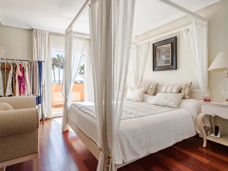 House - Detached Villa в продаже в Estepona, Málaga. В доме 8 спален и 10 ванных комнат. Площадь дома 1013 м². Площадь участка 5039 м²