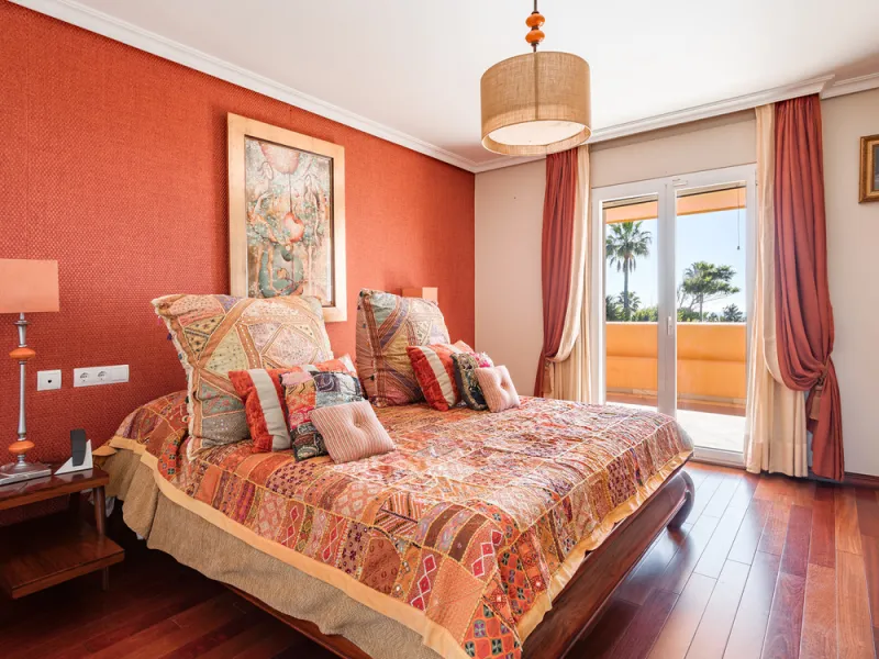 House - Detached Villa в продаже в Estepona, Málaga. В доме 8 спален и 10 ванных комнат. Площадь дома 1013 м². Площадь участка 5039 м²